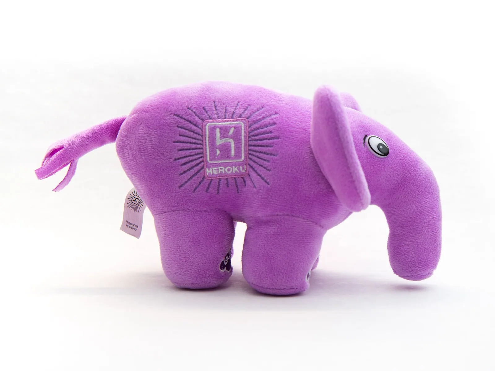 Linh vật elePHPant hình chú voi tím, biểu tượng quen thuộc của cộng đồng PHP