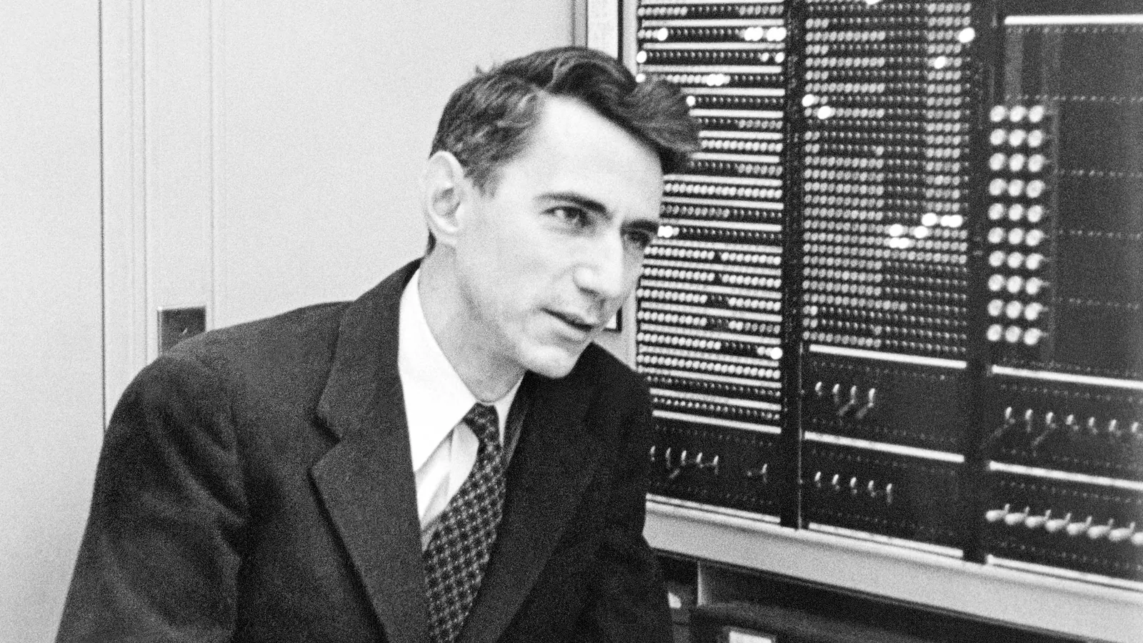 Claude Shannon, cha đẻ của lý thuyết thông tin và khái niệm entropy