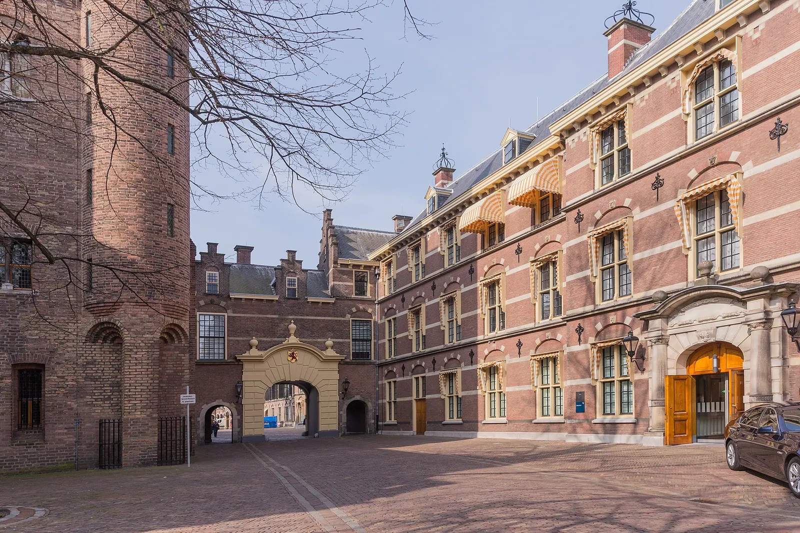 Khu Binnenhof ở The Hague, nơi đặt trụ sở quốc hội Hà Lan